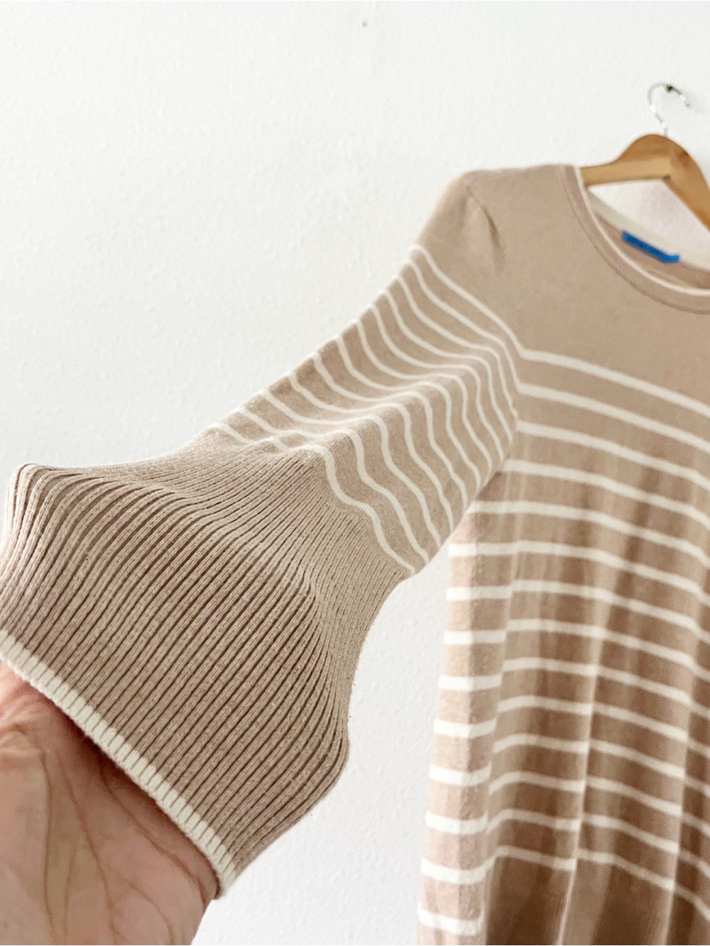 J. McLaughlin Striped Crewneck Tan White Knit Preppy Stretch Pullover Sweater - Picture 4 of 8